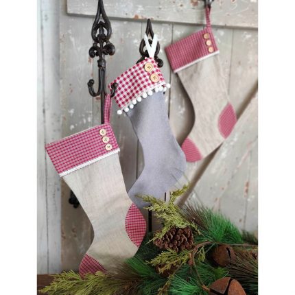 Κάλτσες Άγιου Βασίλη χειροποίητες, γκρι λινή με κόκκινο καρό, 27cm