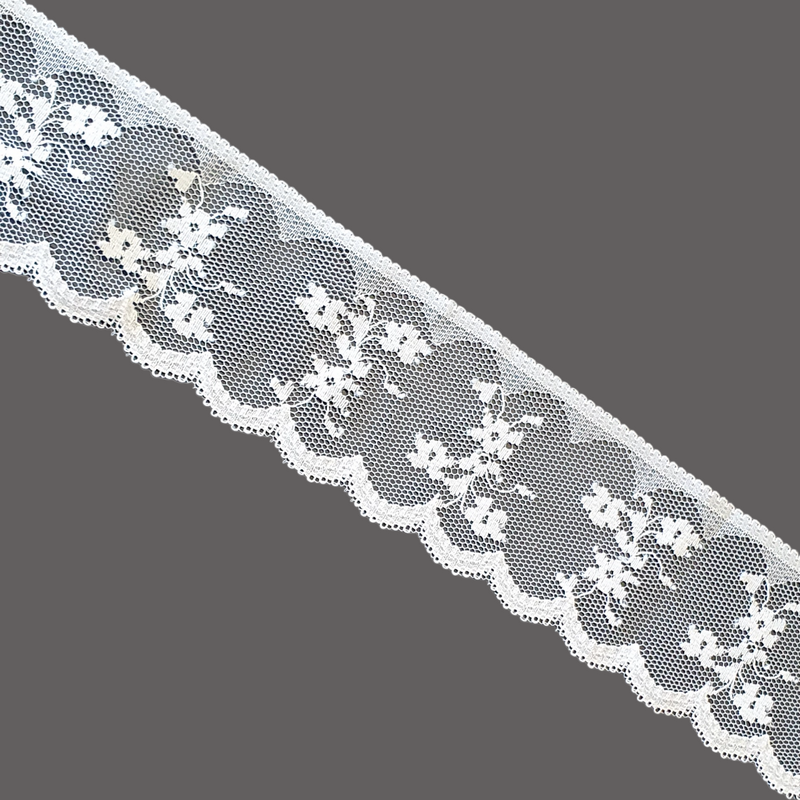 Δαντέλα λευκή με λεπτό σχέδιο λουλουδιού, 5,5cm x 2m